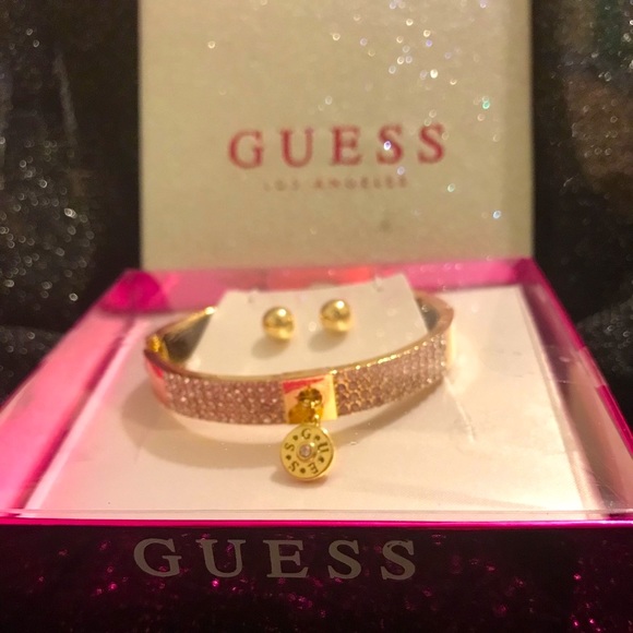NWT GUESS GOLD -TONE BANGLE AND EARRINGS GIFT SET - Picture 4 of 5